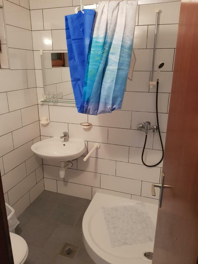Resort Village T.N. Milna Vis Eksteriør billede